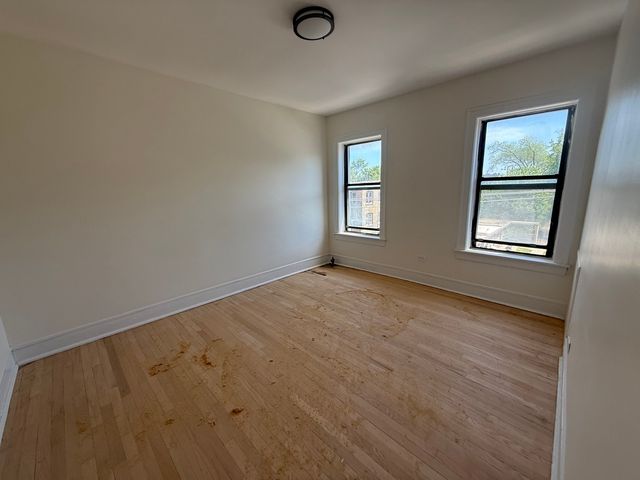 7351 N Damen Avenue 18, Chicago, IL 60645
