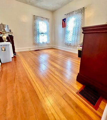 13 Berkley St, Fitchburg, MA 01420