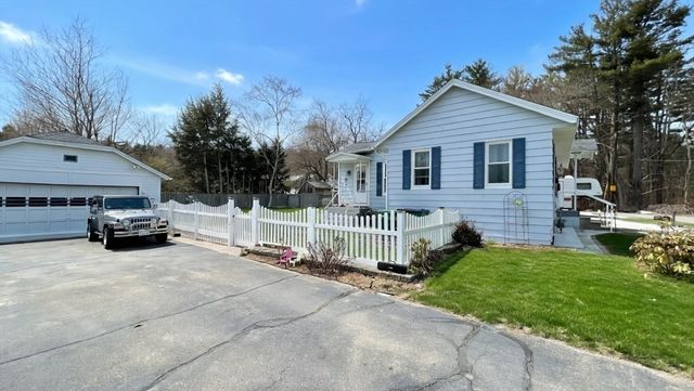 13 Berkley St, Fitchburg, MA 01420