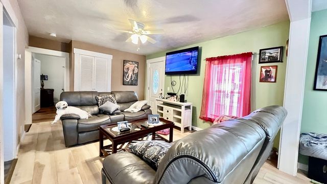 13 Berkley St, Fitchburg, MA 01420