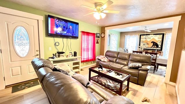 13 Berkley St, Fitchburg, MA 01420