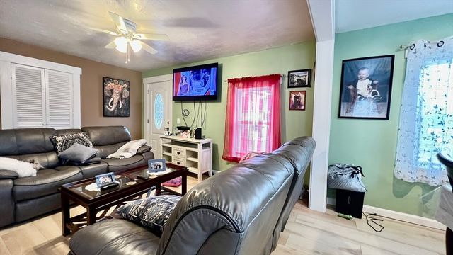 13 Berkley St, Fitchburg, MA 01420