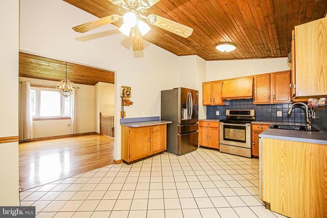 7882 BRIGHTON CT, Pasadena, MD 21122