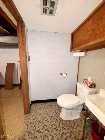 1754 Sunview Road, Lyndhurst, OH 44124
