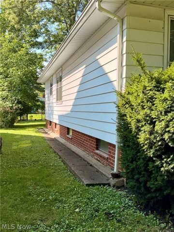 1754 Sunview Road, Lyndhurst, OH 44124