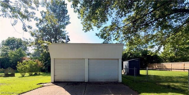 1754 Sunview Road, Lyndhurst, OH 44124