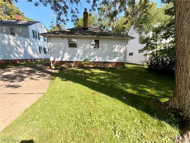 1754 Sunview Road, Lyndhurst, OH 44124