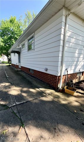 1754 Sunview Road, Lyndhurst, OH 44124