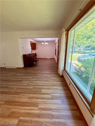 1754 Sunview Road, Lyndhurst, OH 44124