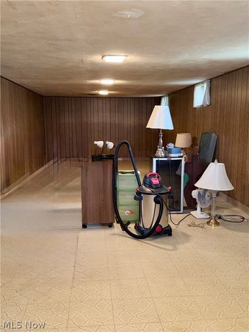 1754 Sunview Road, Lyndhurst, OH 44124