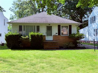1754 Sunview Road, Lyndhurst, OH 44124