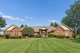 9478 W Golfview Drive, Frankfort, IL 60423