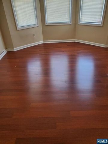 924 18th Street, Newark, NJ 07108