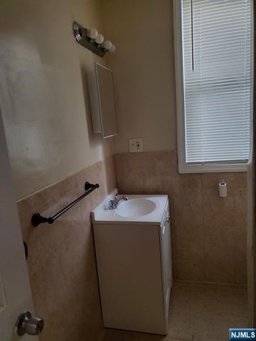 924 18th Street, Newark, NJ 07108