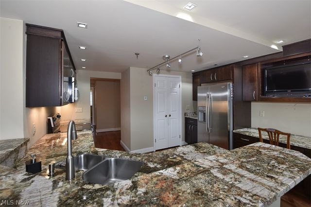 19000 Lake Road 2315, Rocky River, OH 44116