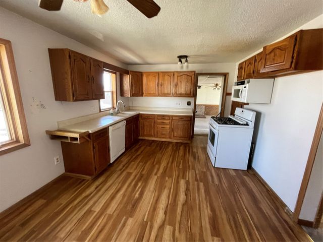 711 E 11th Street N, Newton, IA 50208