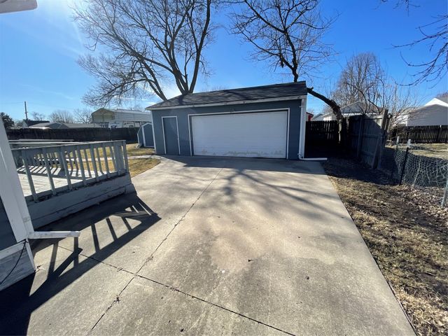 711 E 11th Street N, Newton, IA 50208