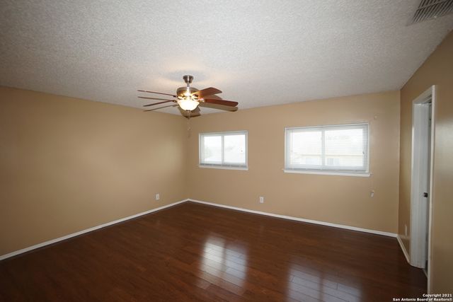 811 MEADOW SCAPE, Converse, TX 78109
