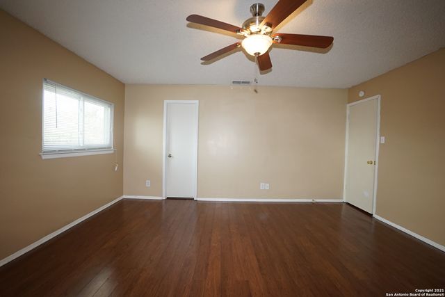 811 MEADOW SCAPE, Converse, TX 78109