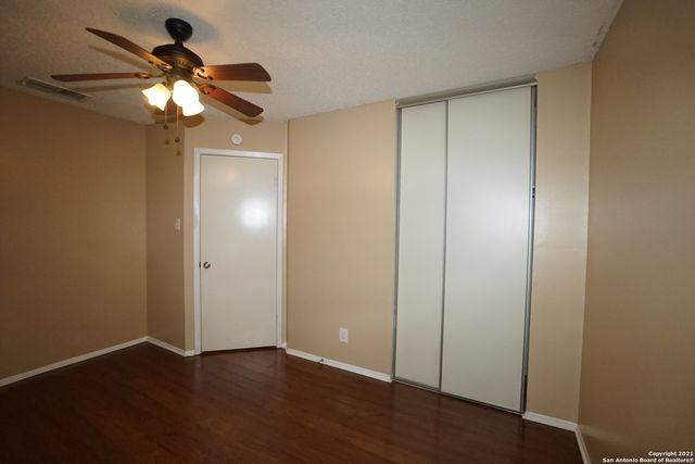 811 MEADOW SCAPE, Converse, TX 78109