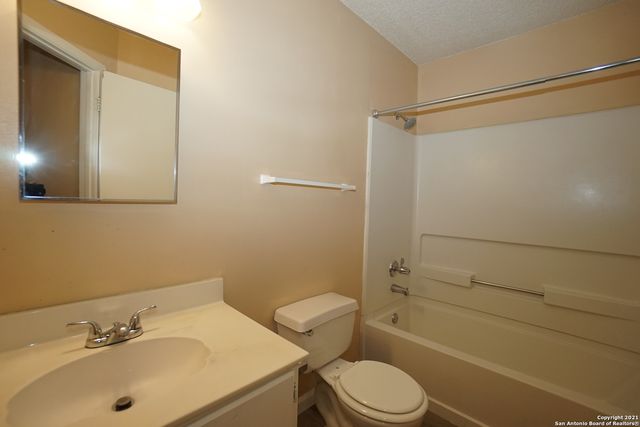 811 MEADOW SCAPE, Converse, TX 78109