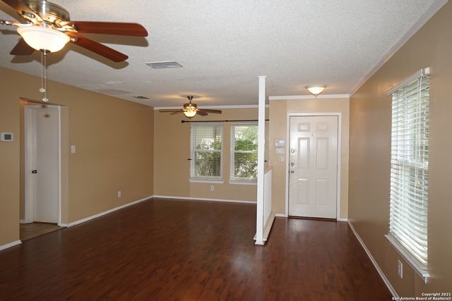 811 MEADOW SCAPE, Converse, TX 78109