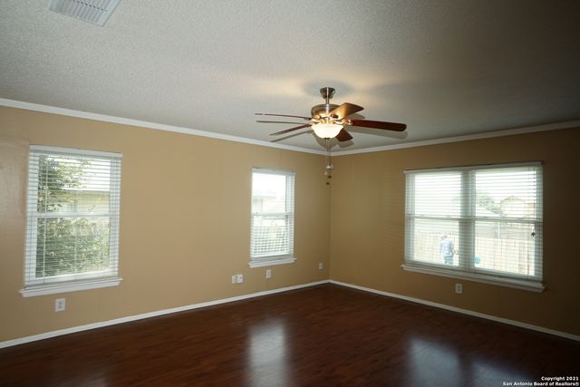 811 MEADOW SCAPE, Converse, TX 78109