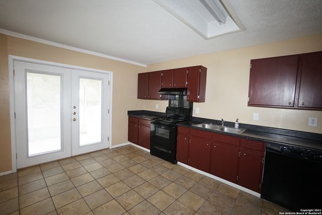 811 MEADOW SCAPE, Converse, TX 78109