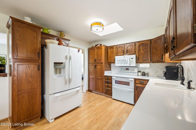2809 Jomarie Ct, Louisville, KY 40220