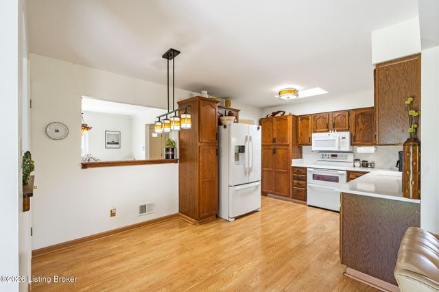2809 Jomarie Ct, Louisville, KY 40220