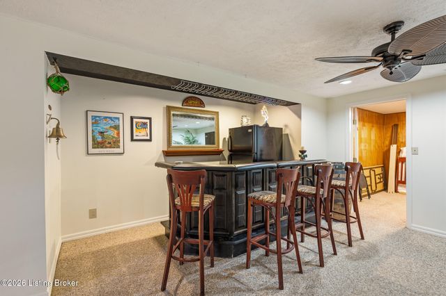 2809 Jomarie Ct, Louisville, KY 40220