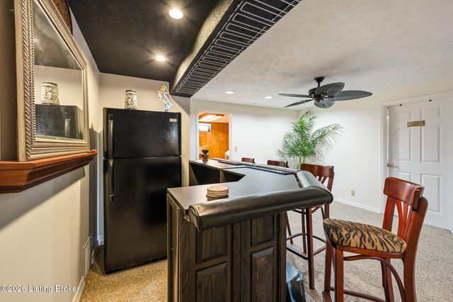 2809 Jomarie Ct, Louisville, KY 40220