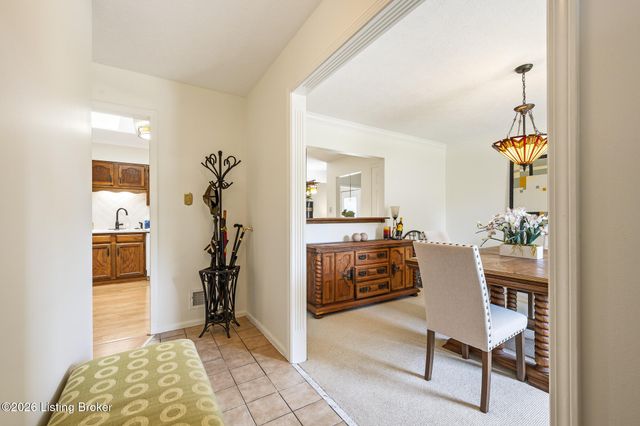 2809 Jomarie Ct, Louisville, KY 40220