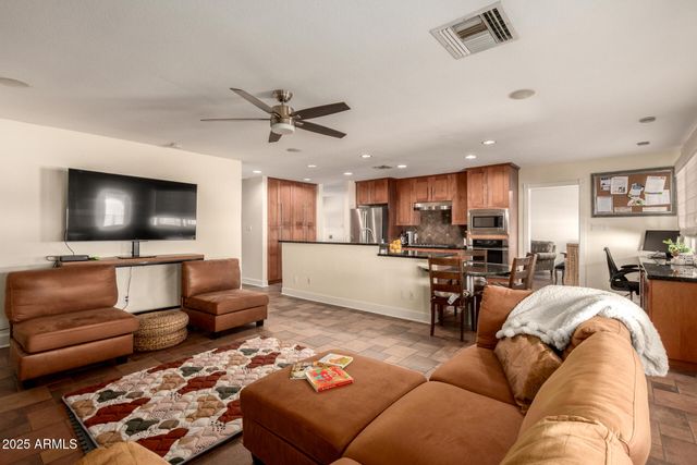 1112 E WESTCHESTER Drive, Tempe, AZ 85283