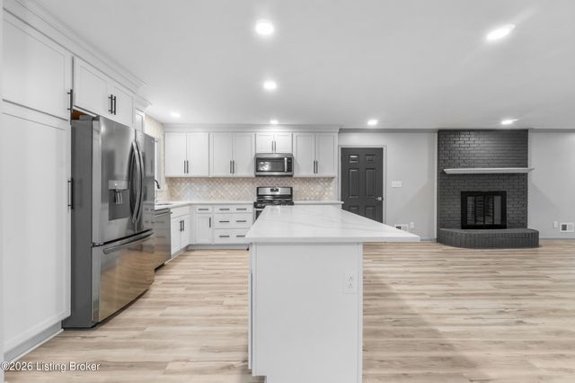 7002 Green Spring Dr, Louisville, KY 40241