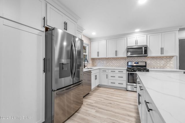 7002 Green Spring Dr, Louisville, KY 40241