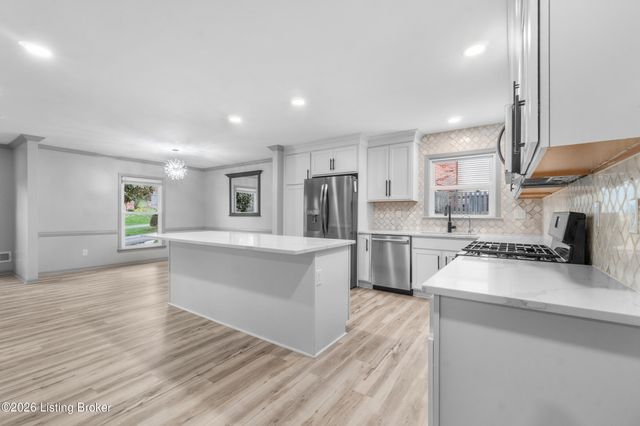 7002 Green Spring Dr, Louisville, KY 40241