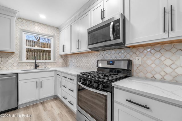 7002 Green Spring Dr, Louisville, KY 40241