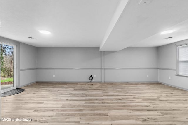 7002 Green Spring Dr, Louisville, KY 40241