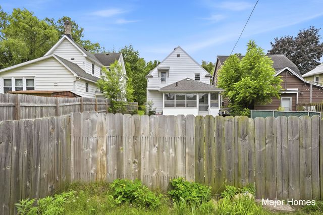 839 Crescent Street Ne, City Of Grand Rapids, MI 49503