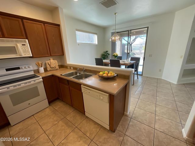 10890 E New Rock Ridge Drive, Vail, AZ 85641