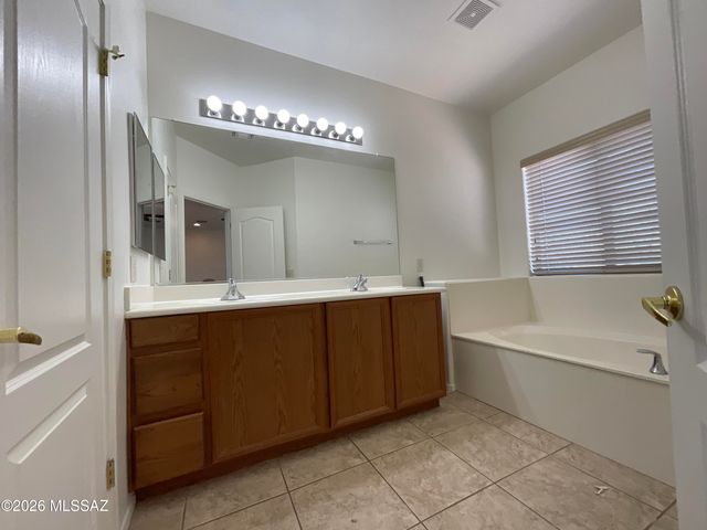 10890 E New Rock Ridge Drive, Vail, AZ 85641