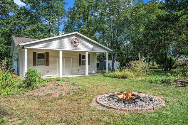 68881 3rd Street, Ontwa Twp, MI 49112