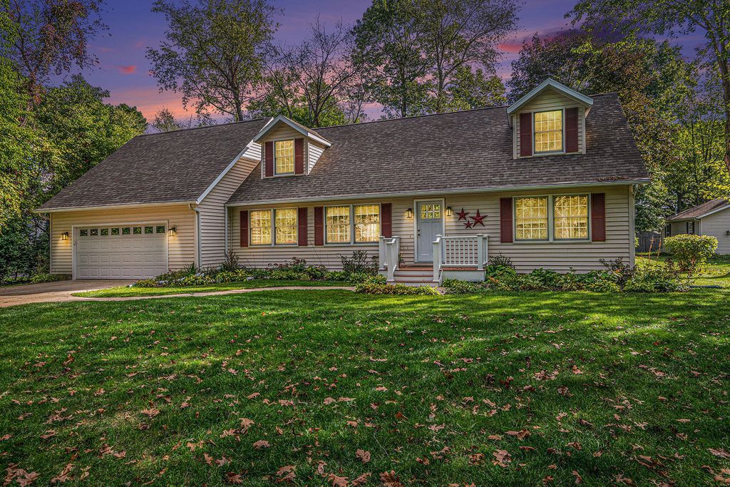 68881 3rd Street, Ontwa Twp, MI 49112