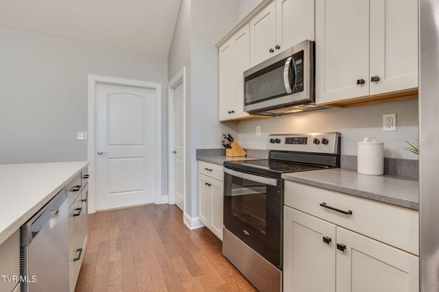 296 Allenwood Drive, Surgoinsville, TN 37873
