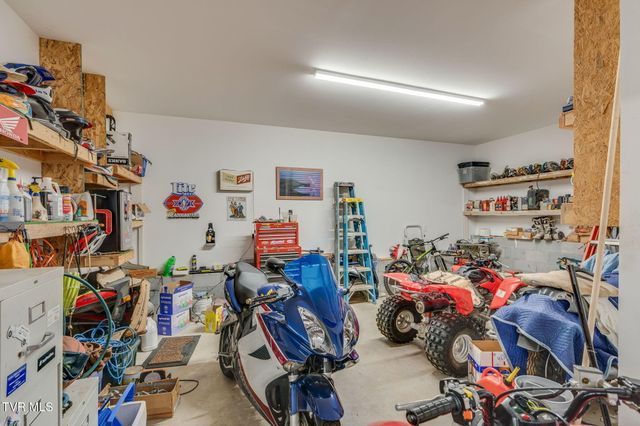 296 Allenwood Drive, Surgoinsville, TN 37873