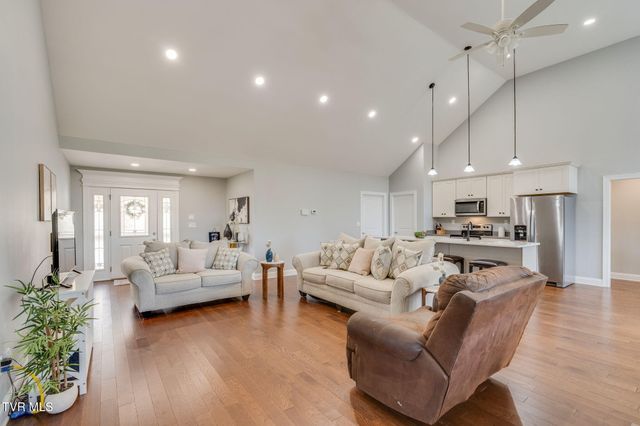 296 Allenwood Drive, Surgoinsville, TN 37873