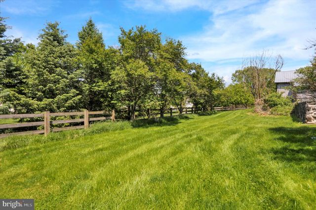 27 E MAIN ST, Strasburg, PA 17579