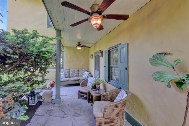 27 E MAIN ST, Strasburg, PA 17579