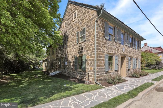 27 E MAIN ST, Strasburg, PA 17579